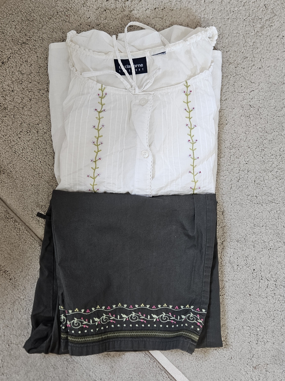 Liz Claiborne 2-Piece Set – Embroidered Blouse and Cropped Pants Size 8 - Picture 12 of 13